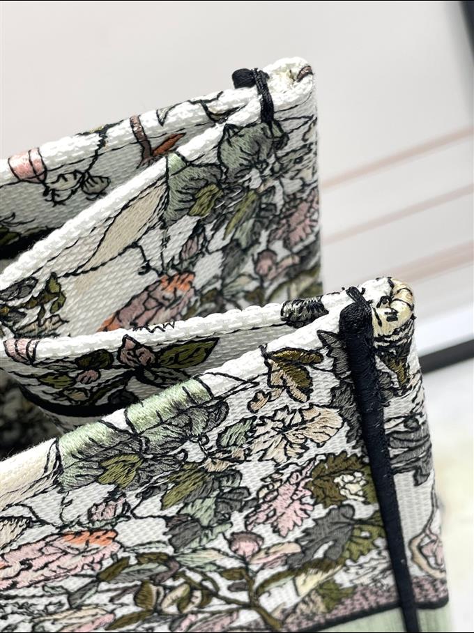 2025228Y600P203756245