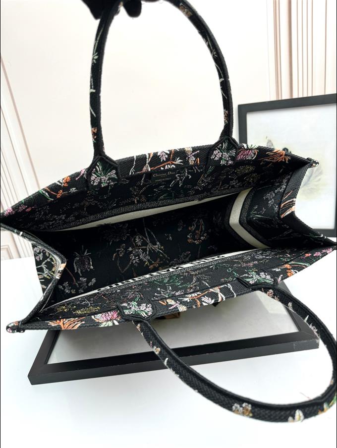 2025228Y600P203756369