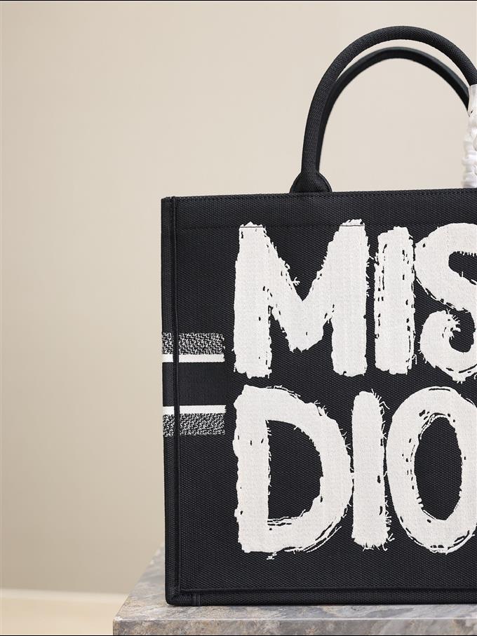 2025228Y600P203825696