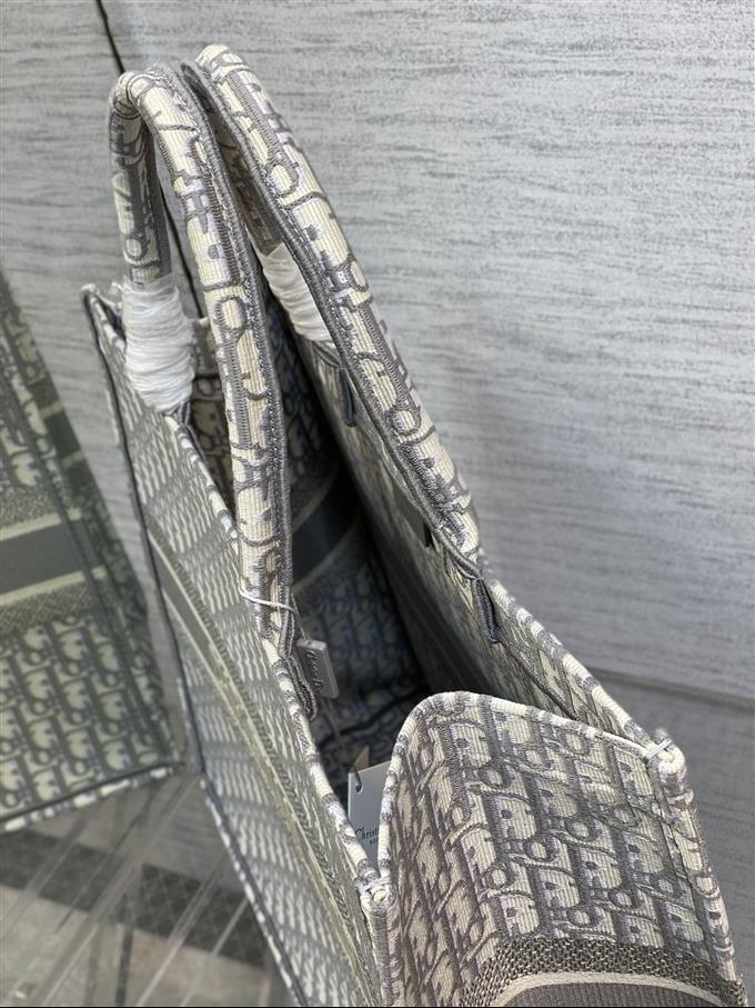 2025228Y600P212143575