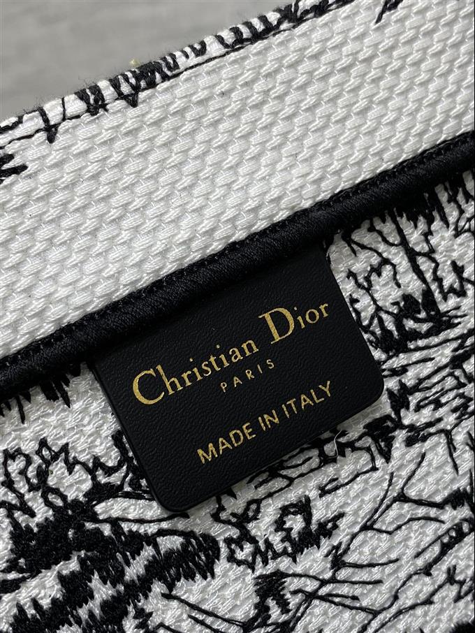 2025228Y600P21214371