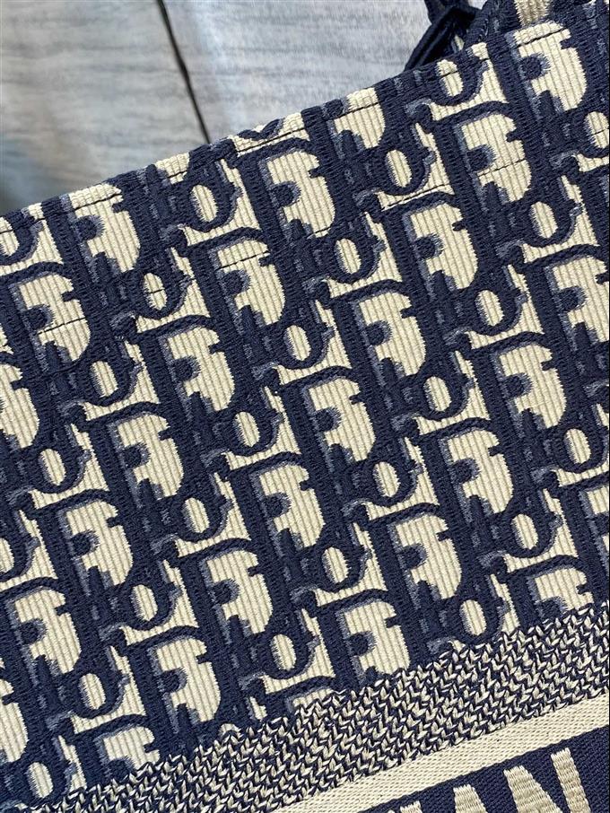 2025228Y600P212144841