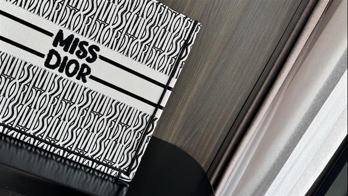 2025228Y600P21221970