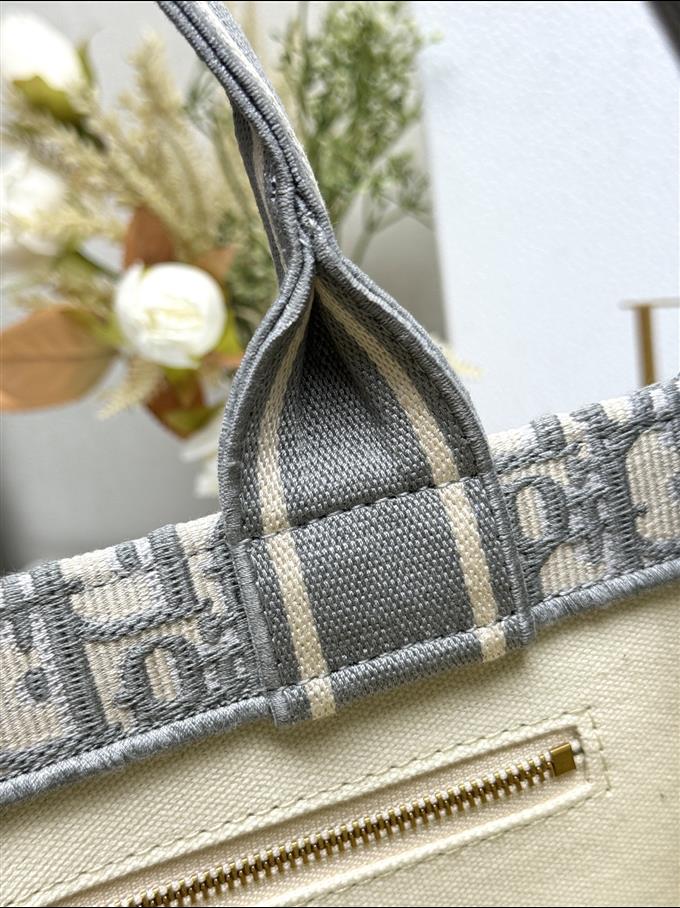 2025228Y650P203827868