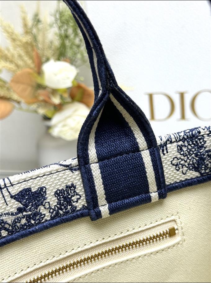 2025228Y650P203828300