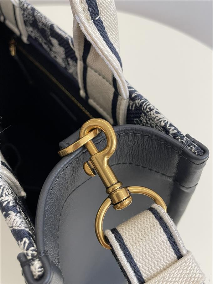 2025228Y650P21226645