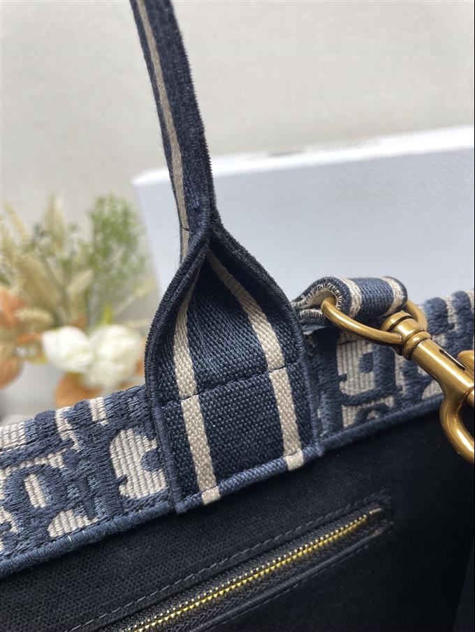 2025228Y700P203828722