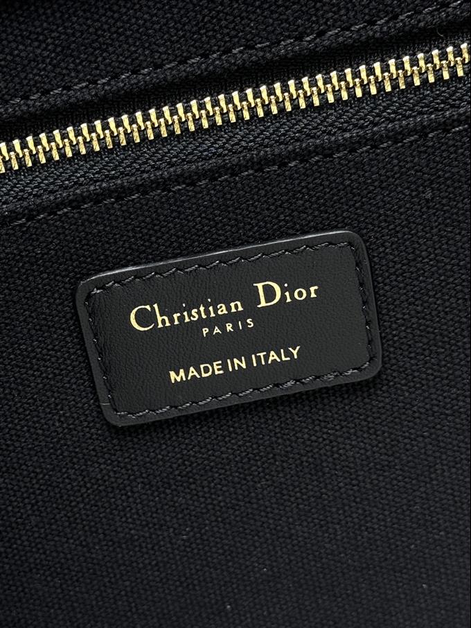 2025228Y700P203829461