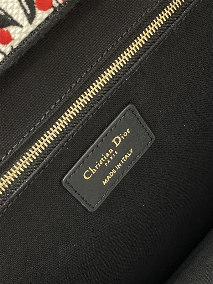 2025228Y700P21227845