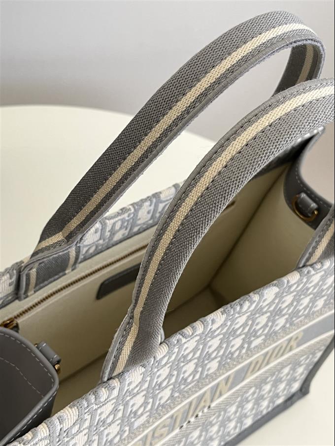 2025228Y700P21229658