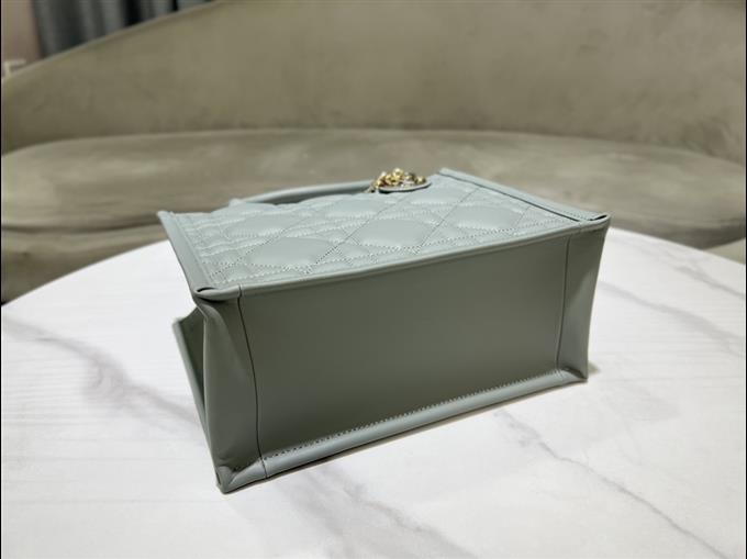 2025228Y750P203830297