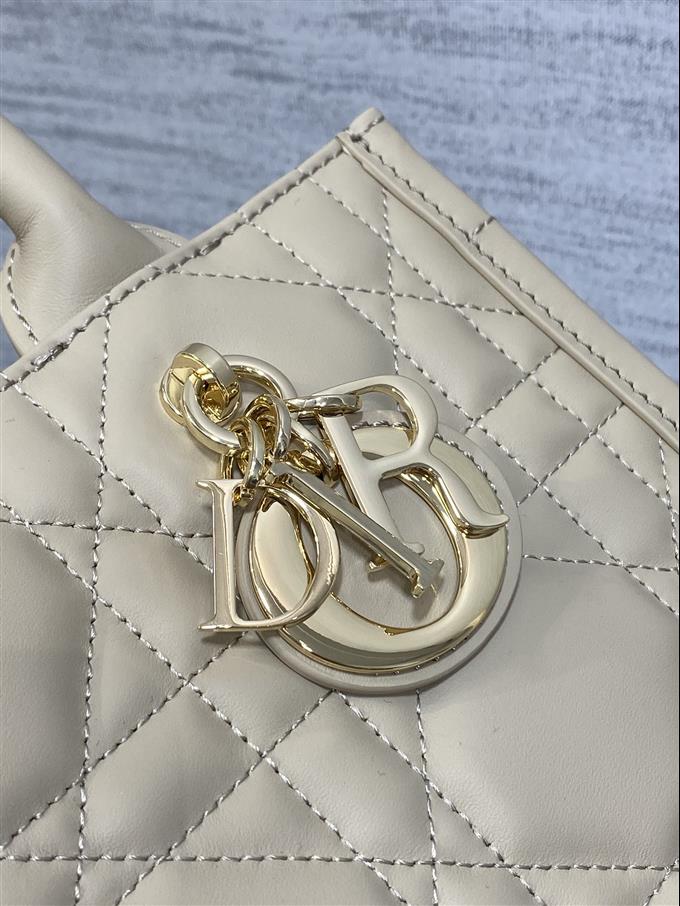 2025228Y750P212147835