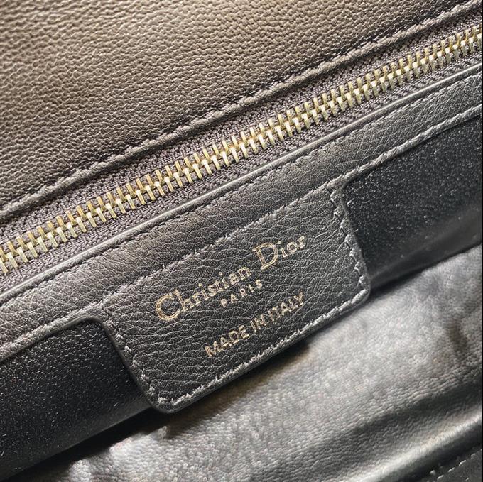 2025228Y600P20536979