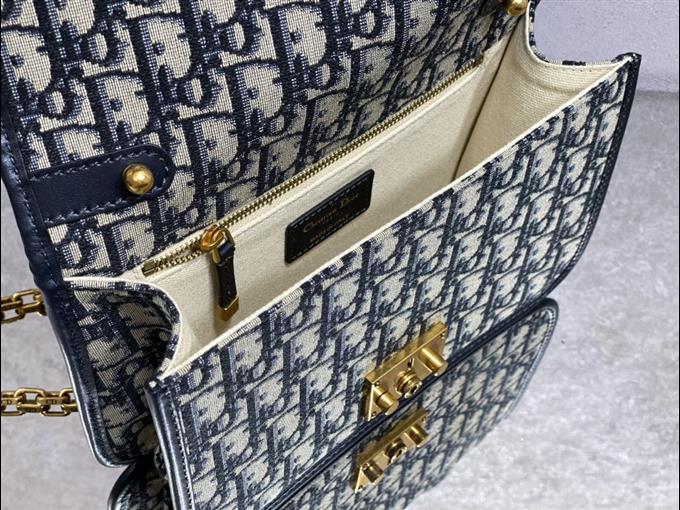 2025228Y520P221925523