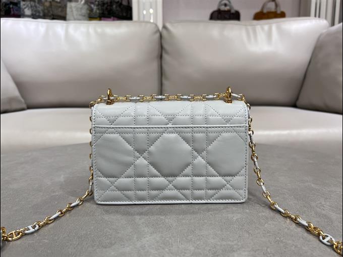 2025228Y600P222127763