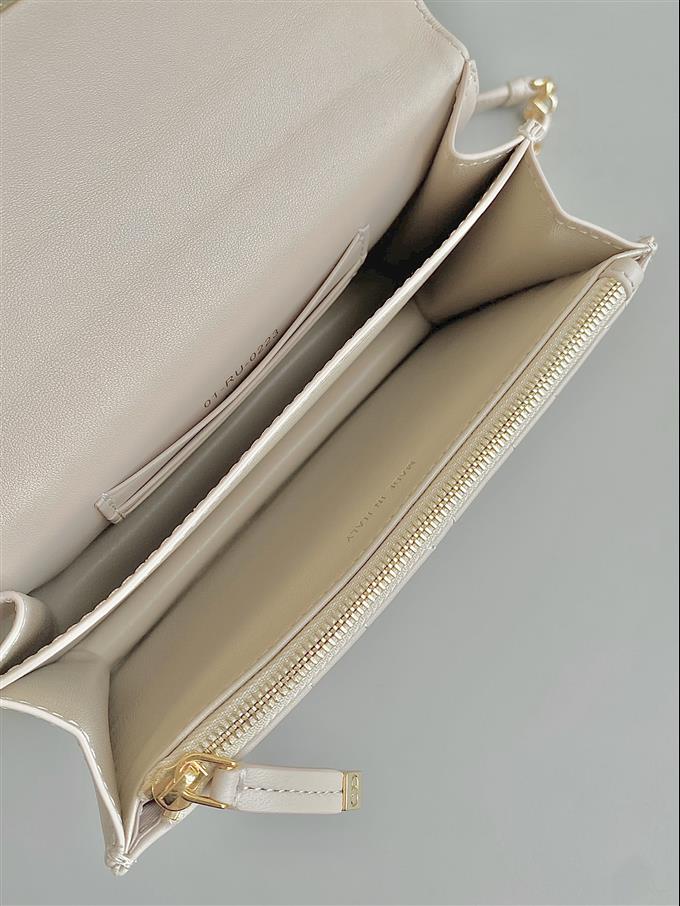 2025228Y600P222128279