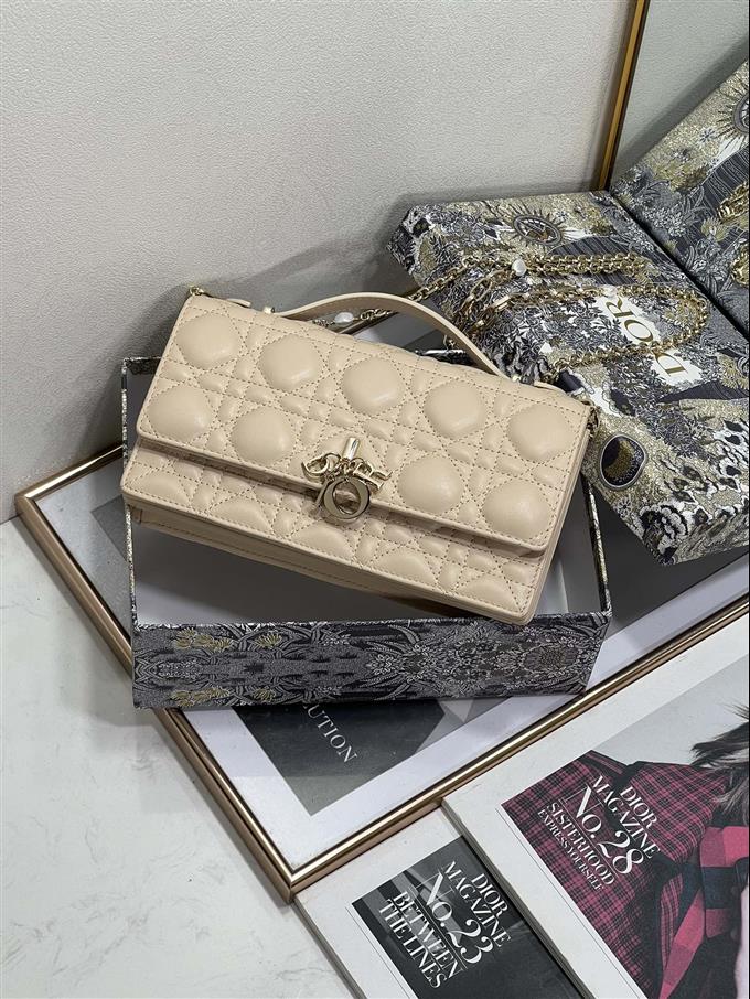 2025228Y600P222152738