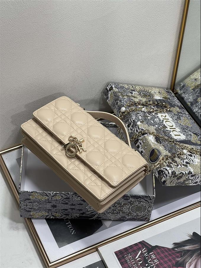 2025228Y600P222152769