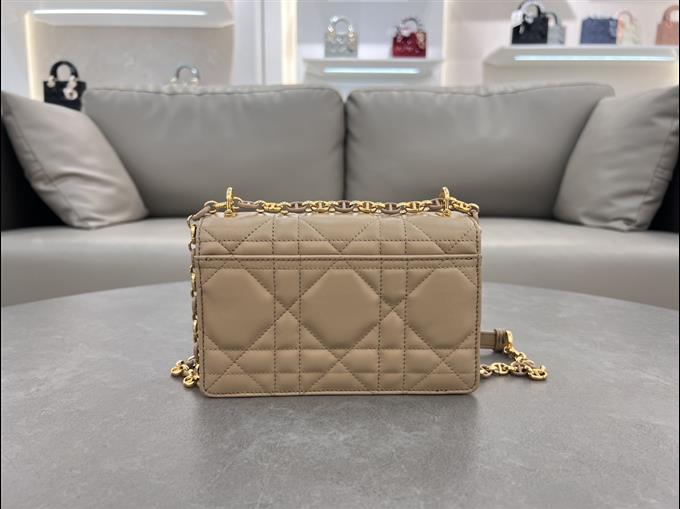 2025228Y650P222129977