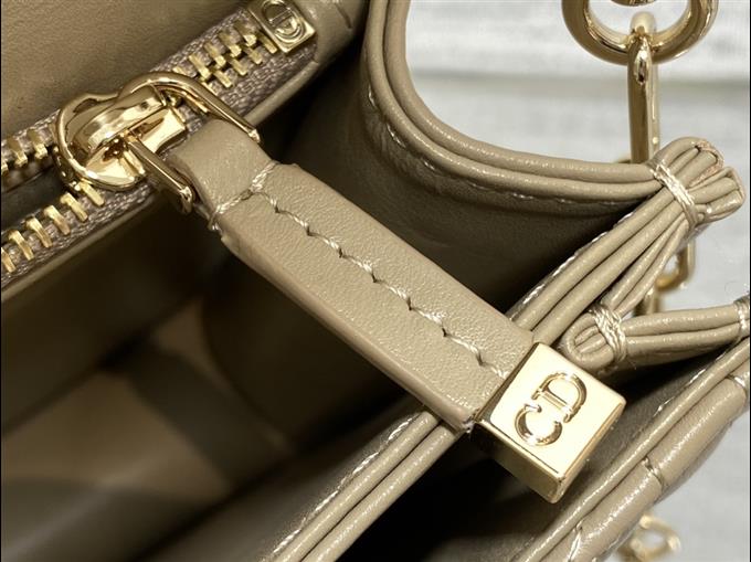 2025228Y650P222153825