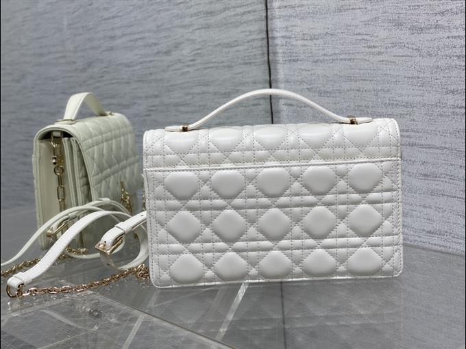 2025228Y650P22215444