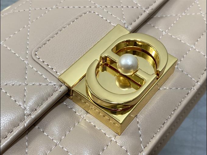 2025228Y700P221926975