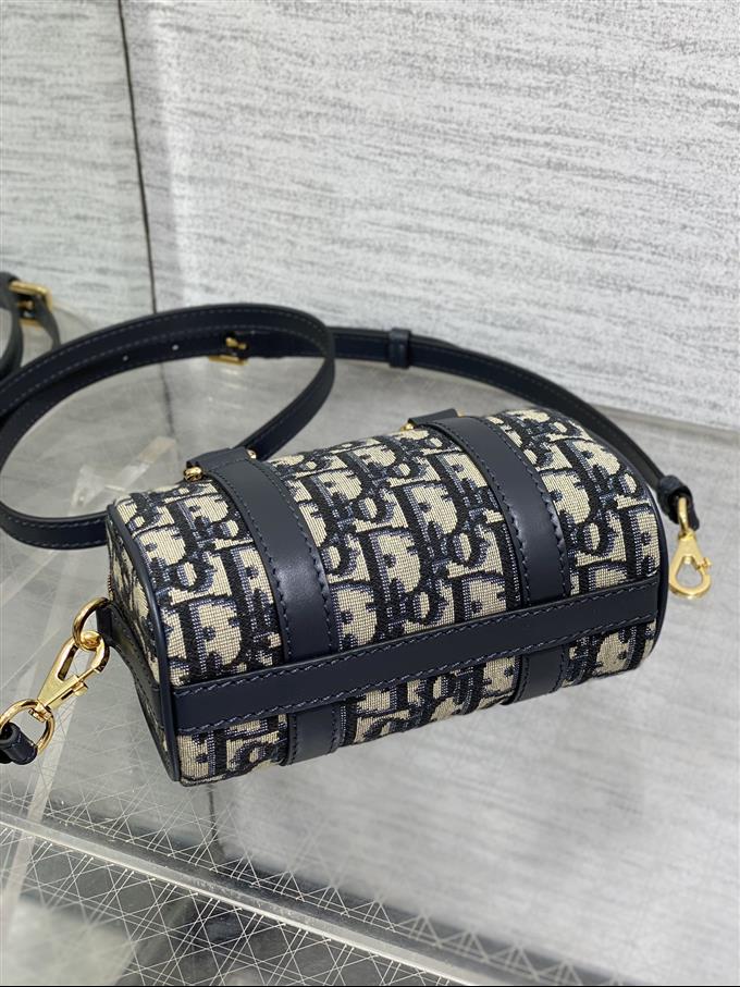 2025228Y560P211426747