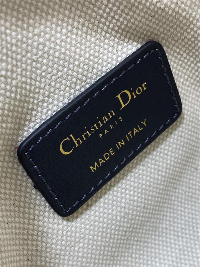 2025228Y560P211426778