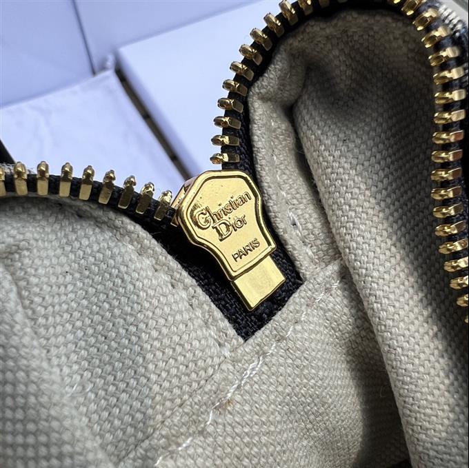 2025228Y700P211428910