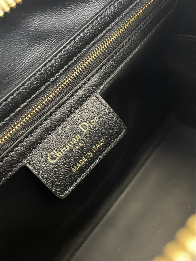 2025228Y720P211433209