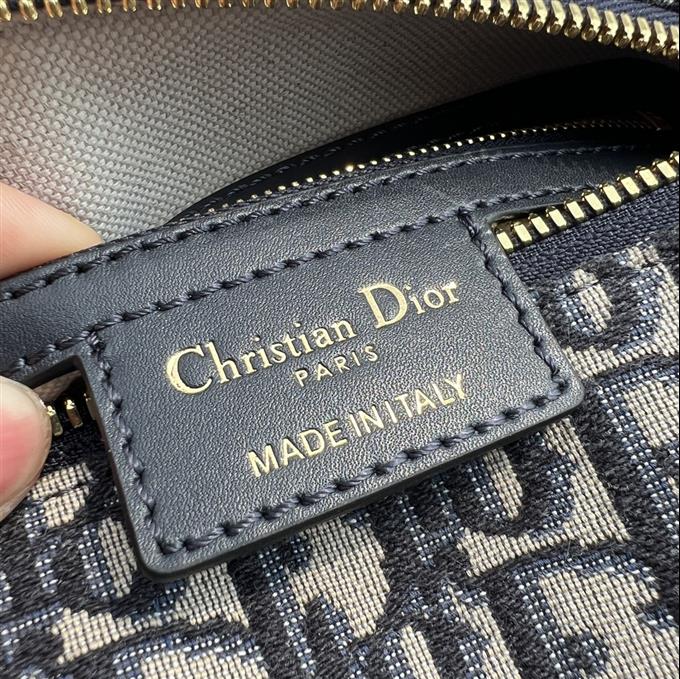 2025228Y750P211430425