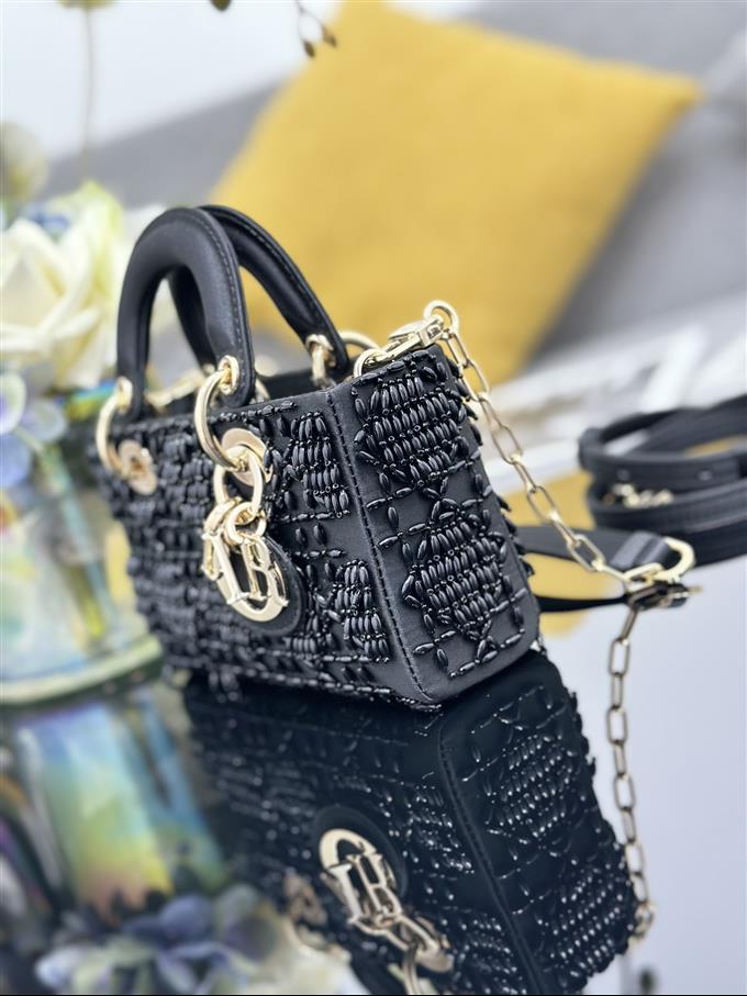 2025228Y1100P2045890