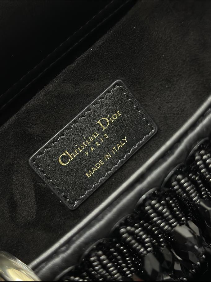 2025228Y1350P2045948