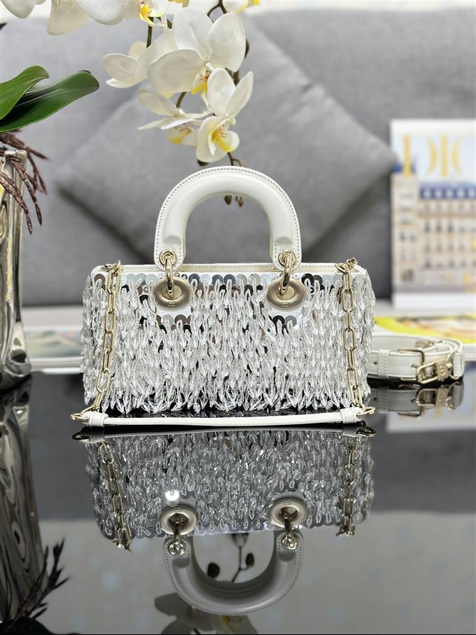 2025228Y1350P2045979