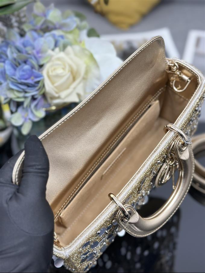 2025228Y1750P204519550