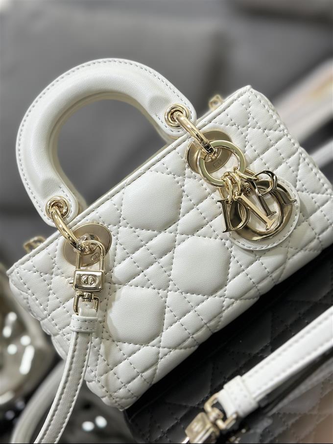 2025228Y600P20459974