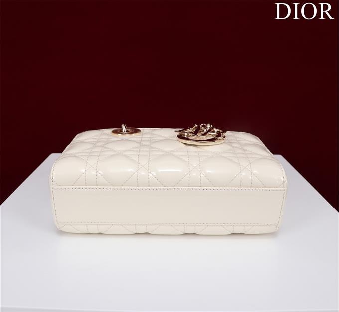 2025228Y650P204353760