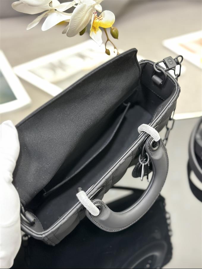 2025228Y650P204511176