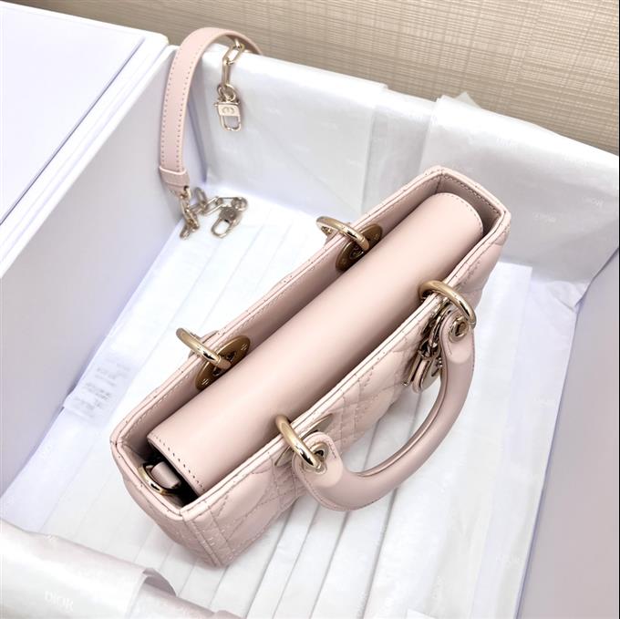 2025228Y650P204519770