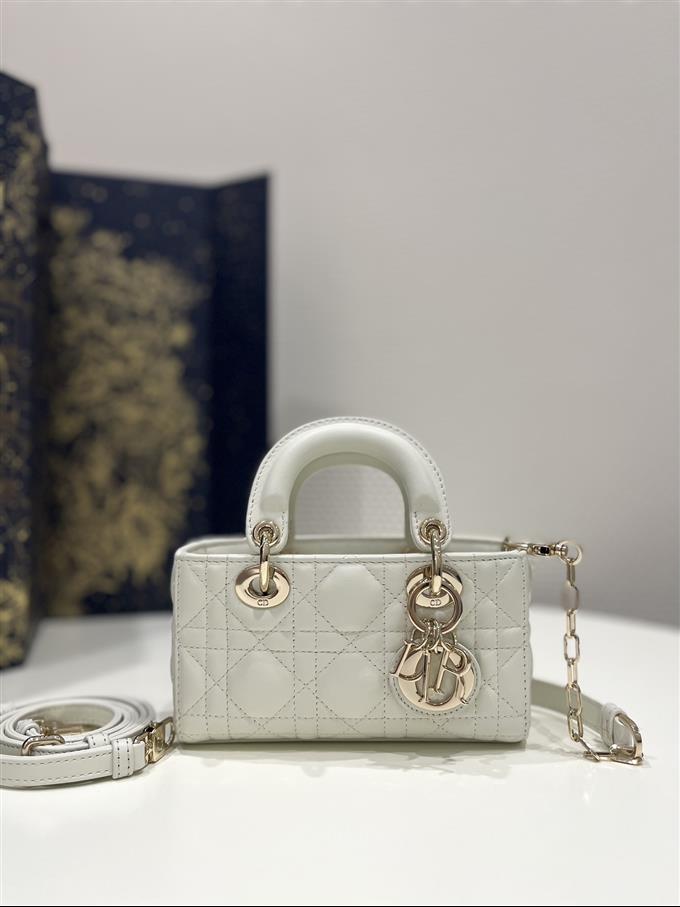 2025228Y650P215710116