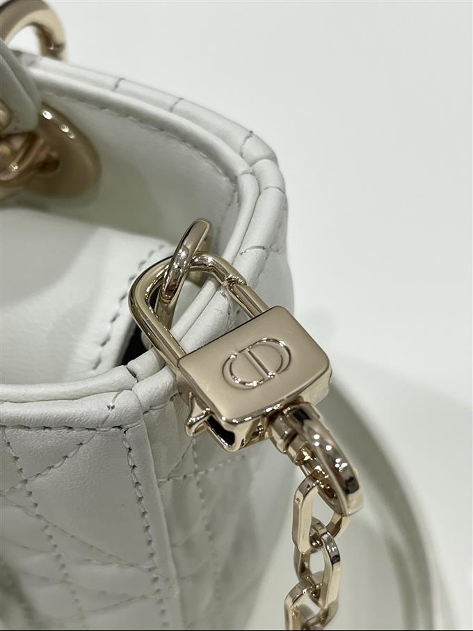 2025228Y650P215710148