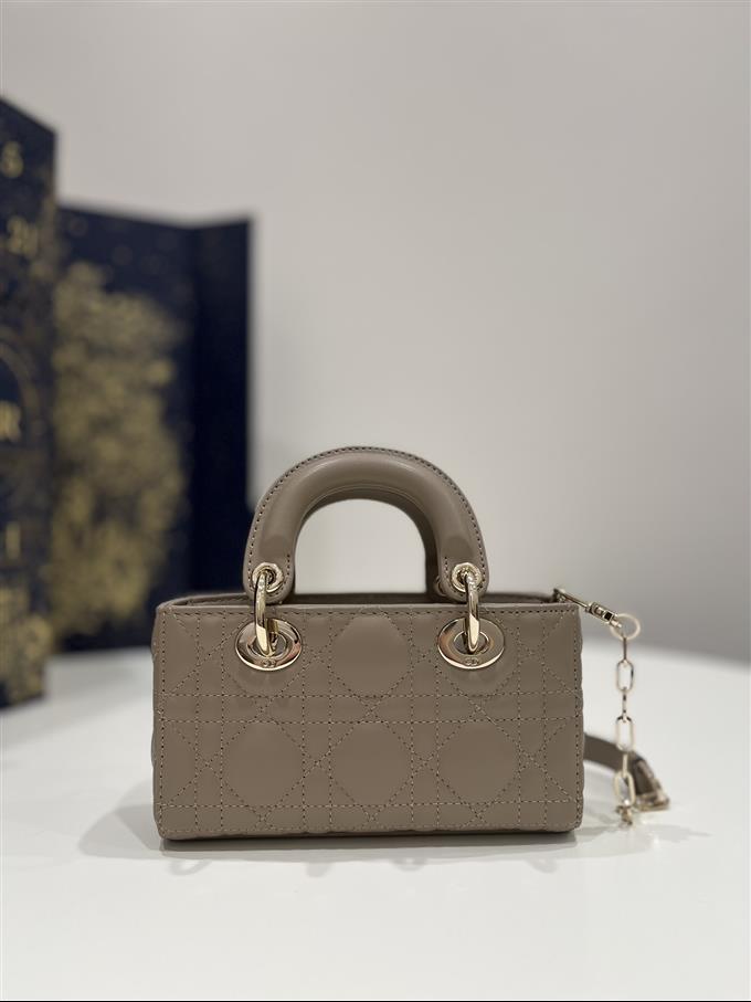 2025228Y650P21579774