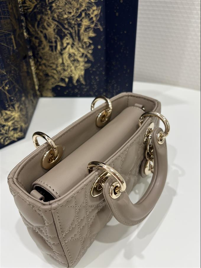 2025228Y650P21579789