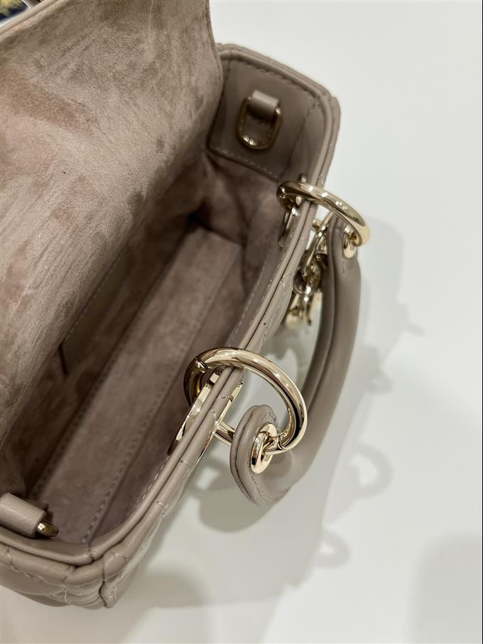 2025228Y650P21579804