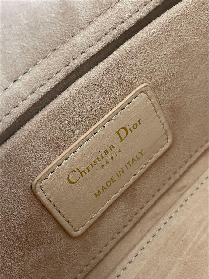 2025228Y680P215711223