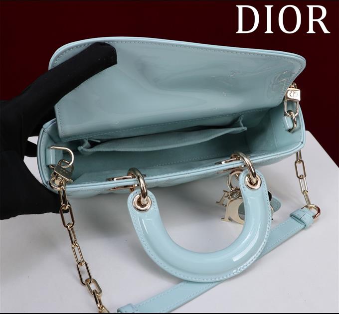 2025228Y700P204355900