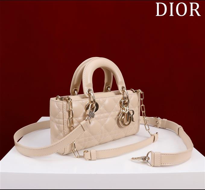 2025228Y700P204358940