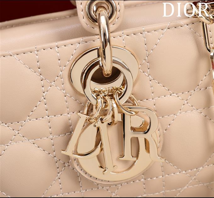 2025228Y700P20435920