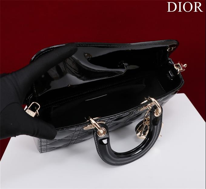 2025228Y700P20440396