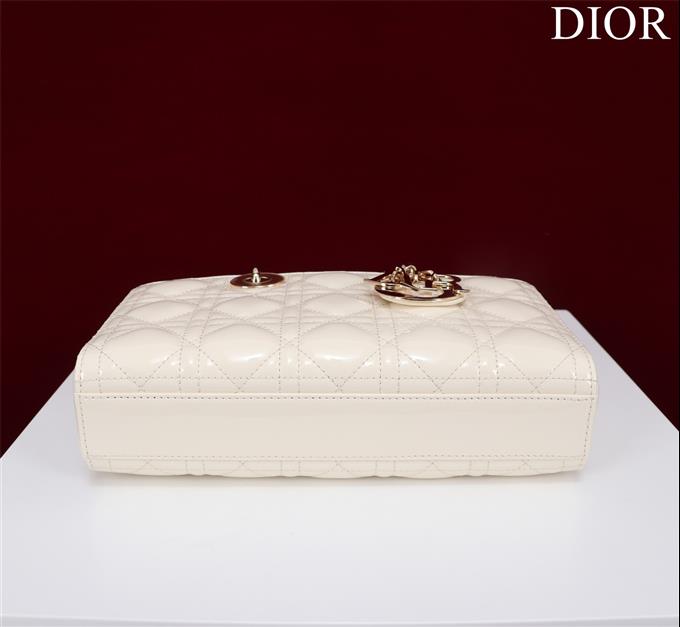 2025228Y700P20440505